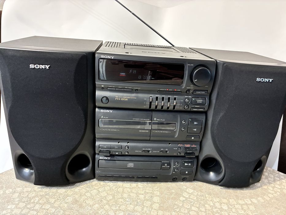 SONY stereo tuner, double casette, CD player remote system