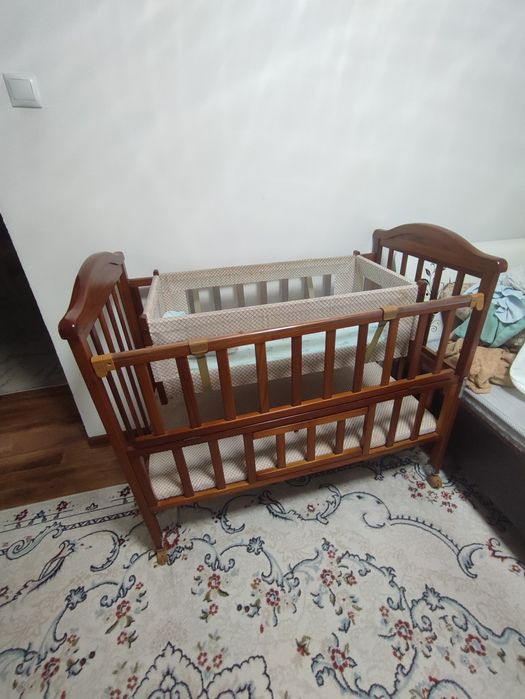 Детская кроватка с люлькой