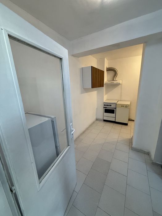 Дава се под наем Двустаен апартамент в Стара Загора, Център - 75 кв.м за 341.7 € - Снимка #2