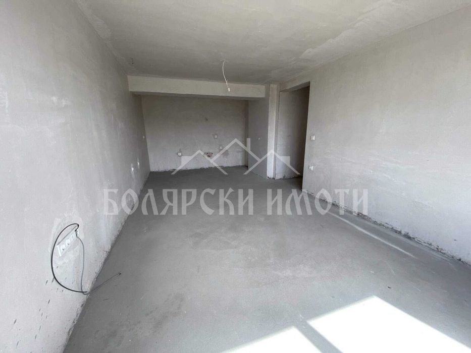 Продава се Двустаен апартамент в Велико Търново, Бузлуджа - 76 кв.м за 1066 €/кв.м - Снимка #1