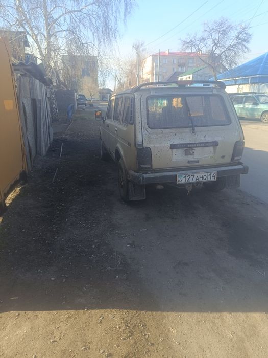 Продам ниву 2003г,/в на ходу двигатель коробка норм.