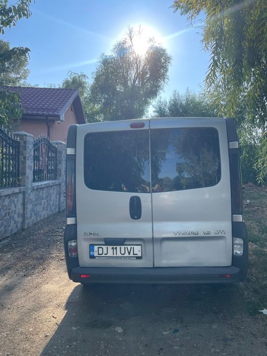 Vând Opel vivaro