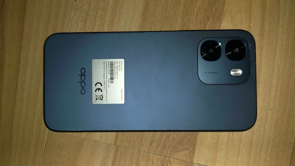продам почти новый телефон oppo A6
