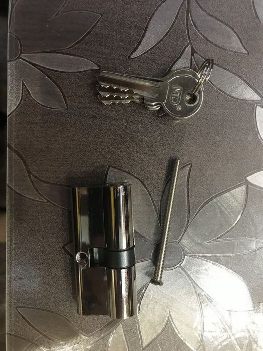 Секретен патрон за врати