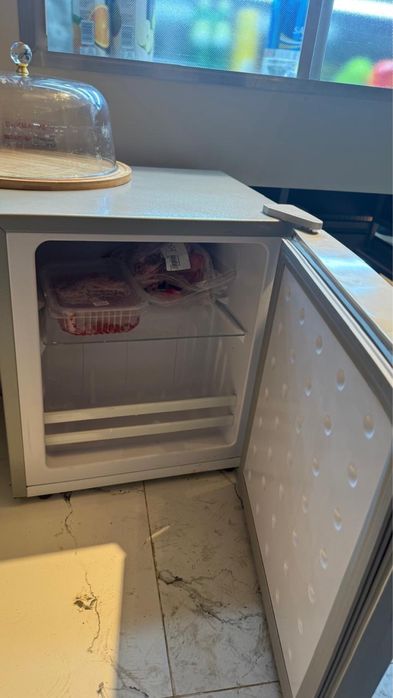 Холодильники витринный,мини морозильник,мини холодильник