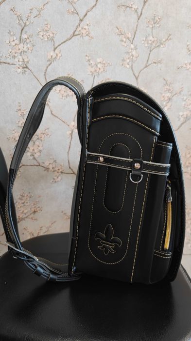 Школьный рюкзак черный