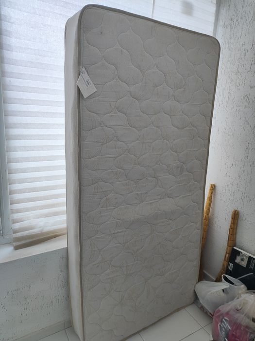 Продам матрас в хорошем качестве