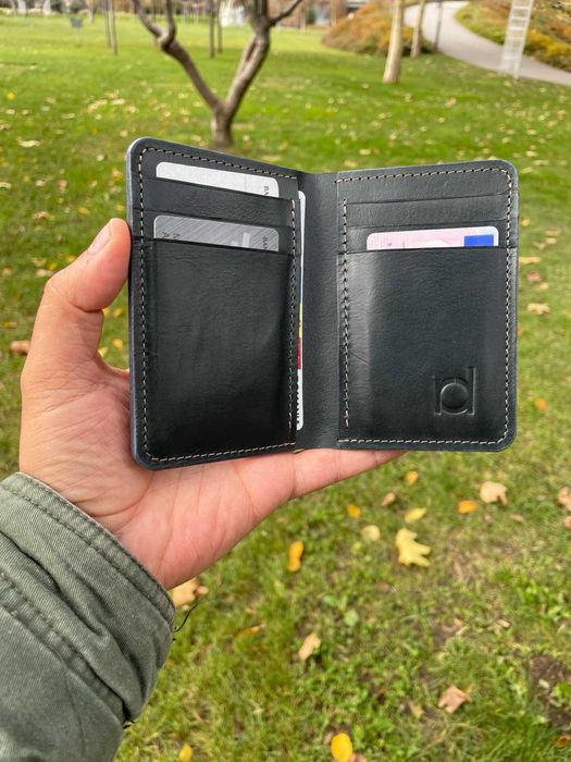 Portofele din piele naturala lucrate manual