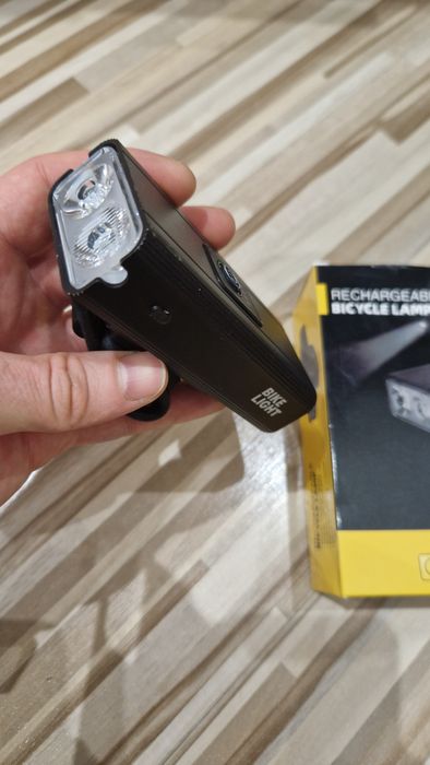 Продам новый фонарь для велосипеда велофонарь