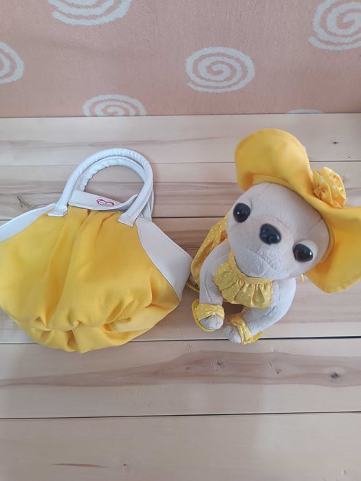 Игрушка чихуахуа в сумочке