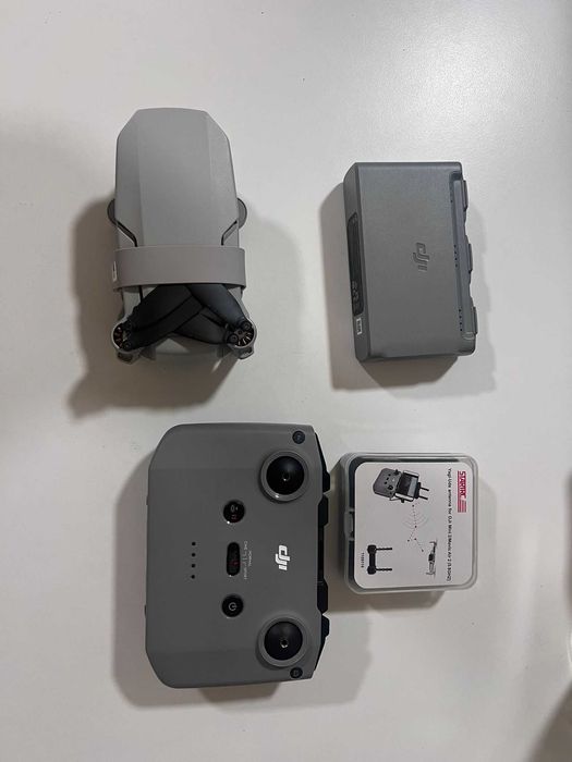 Dronă DJI Mini 2 SE Fly More Combo
