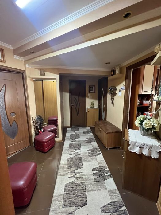 Inchiriere apartament  2 camere.