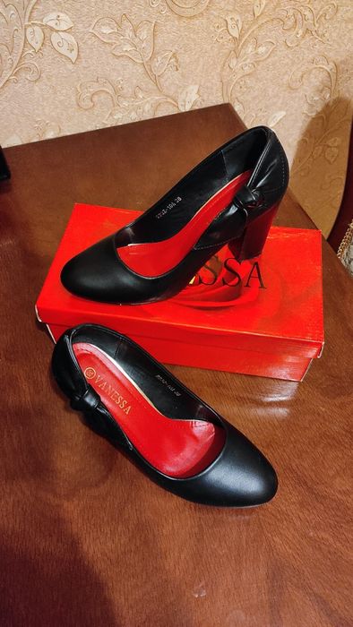 Срочно продаются Черные ТУФЛИ от Vanessa