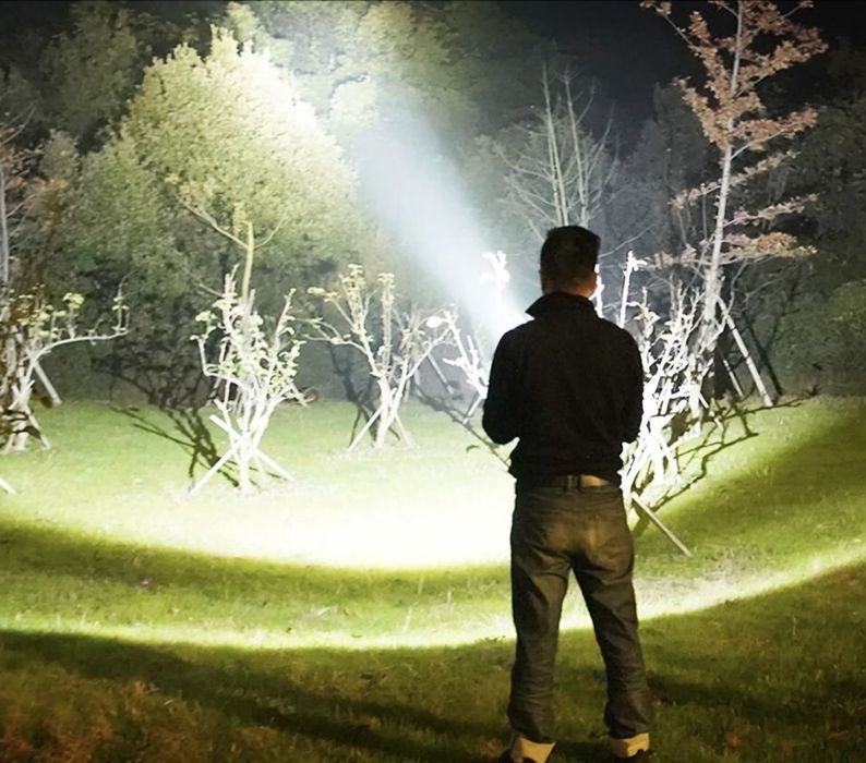 Фонарь очень яркий