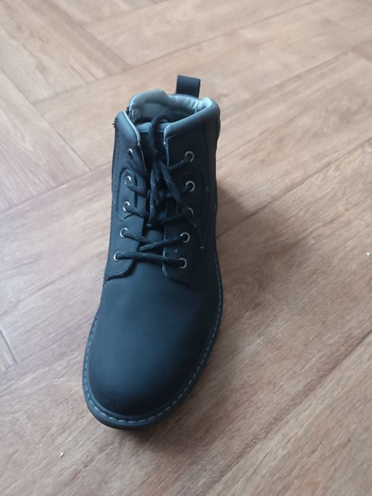 Продам мужские ботинки