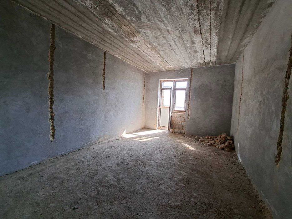 3х комнатная квартира 124кв/м в состоянии коробки, Микрорайон