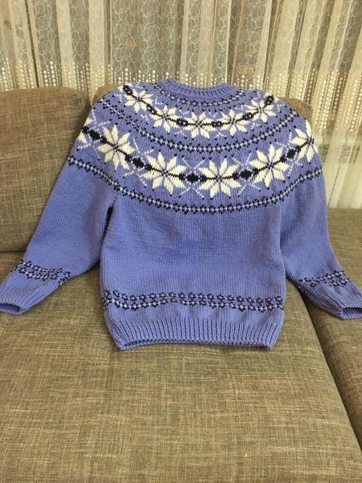 Ръчно изплетени пуловери