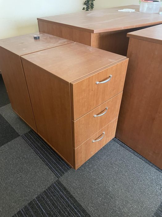 Офис бюра и шкафчета - отлично състояние