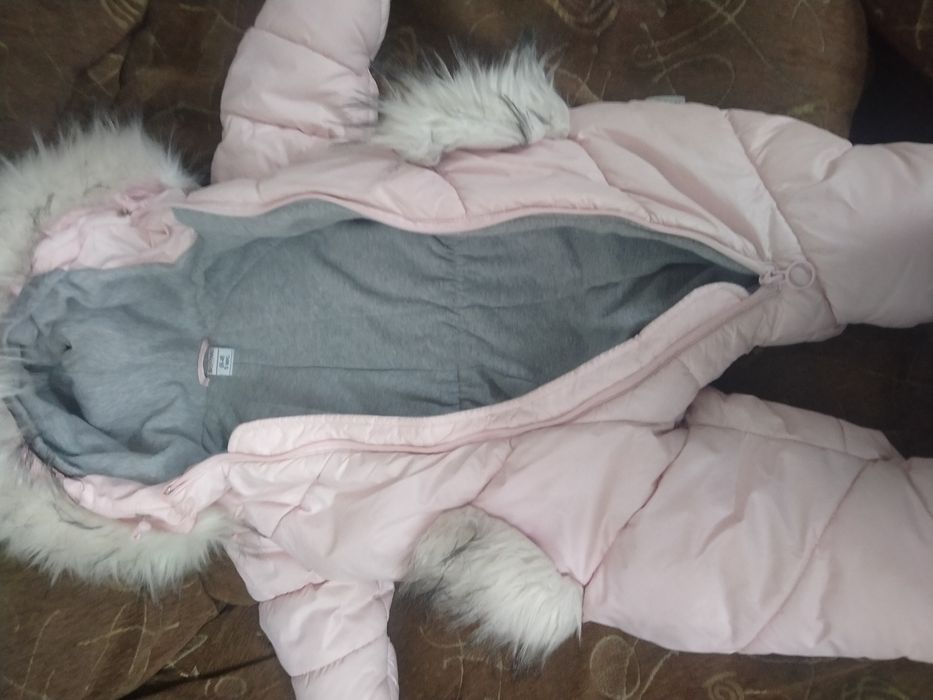 Продам зимний комбинезон на девочку