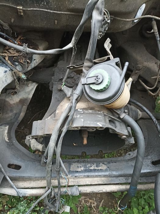 Ауди 100 переходка кузов на разбор имеется КПП механика,капот,двери.