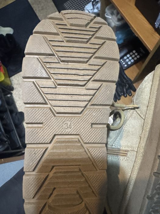 Продам детские зимнии угги