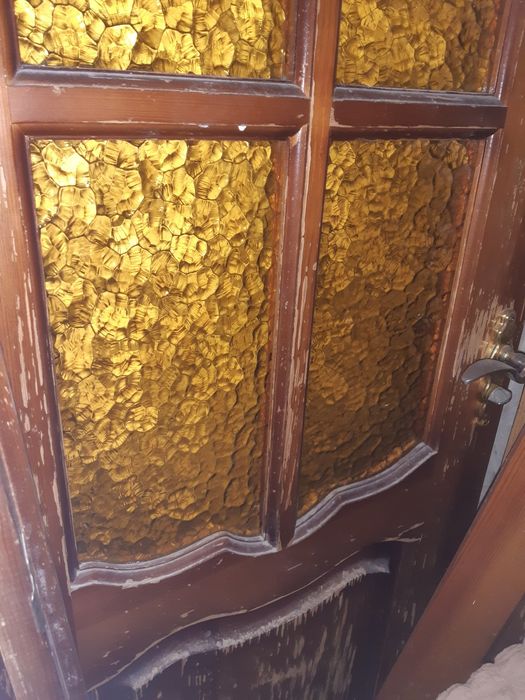 Продам двери стояли на ванной и туалете