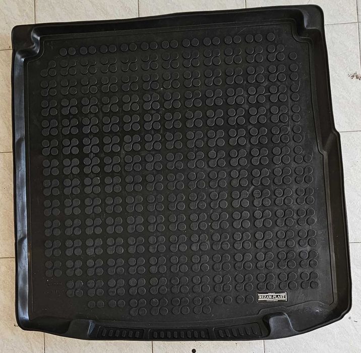 Гумена стелка за багажник за TOYOTA COROLLA TS (2018+)