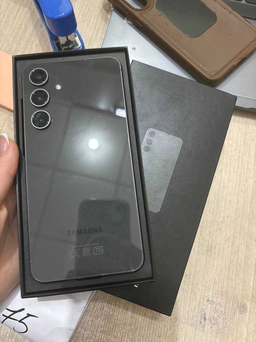 Samsung Galaxy S24 FE лот 926364