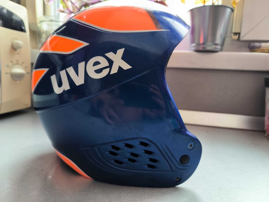 Детска ски каска Uvex размер 57-58 см.