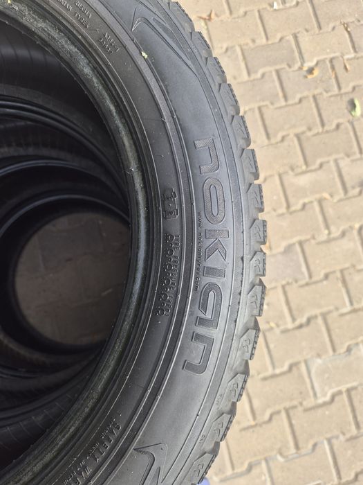 Продам шины 225/55/17 Nokian