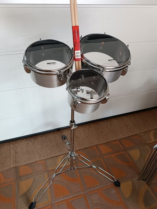 Бонгоси . Барабани .Перкусии