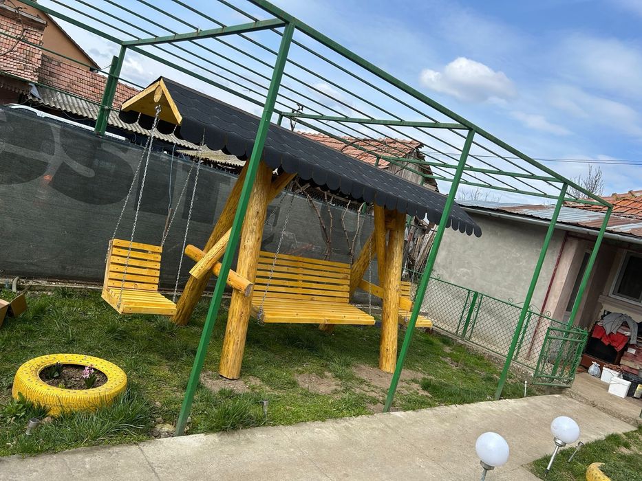 Leagăne cu băncuțe pentru copii sau fără și mese
