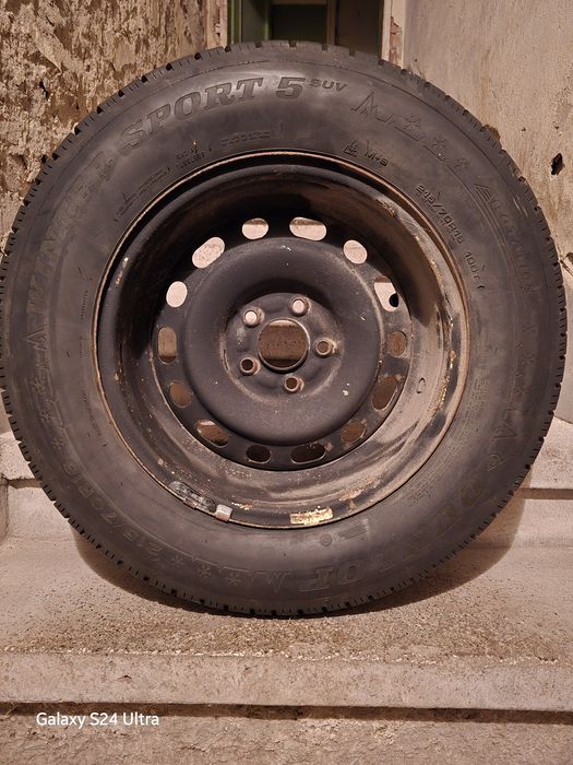 Продавам 4 нови гуми Dunlop winter sport 5 със стар дот монтирани на ж
