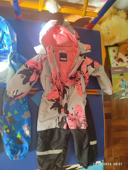 Демисезонные комбинезоны и ботинки на девочку и мальчика