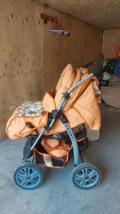 Детская всесезинная коляска.