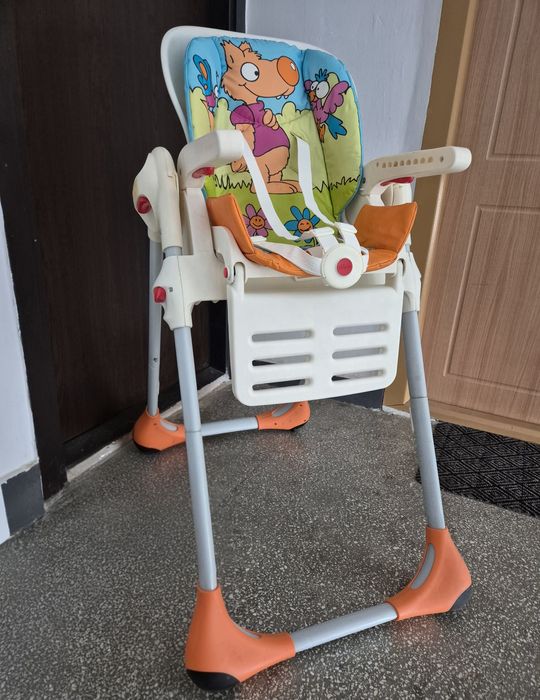 Scaun cu masă bebeluși și  copii. Marca Chicco Polly