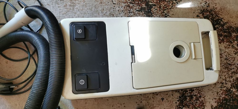 Прахосмукачка, в добро състояние