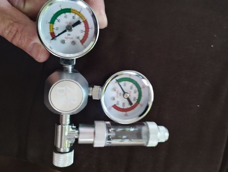 Butelii sisteme CO2 noi pline și second