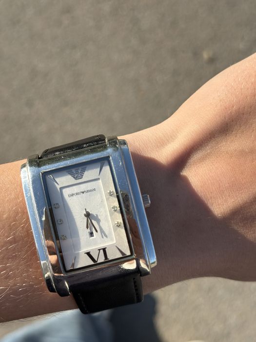 продам часы emporio armani