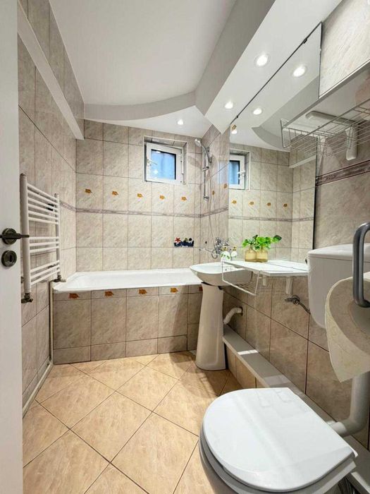 Inchiriem Apartament 2 Camere, Mobilat, Semidecomandat, Centrul Civic