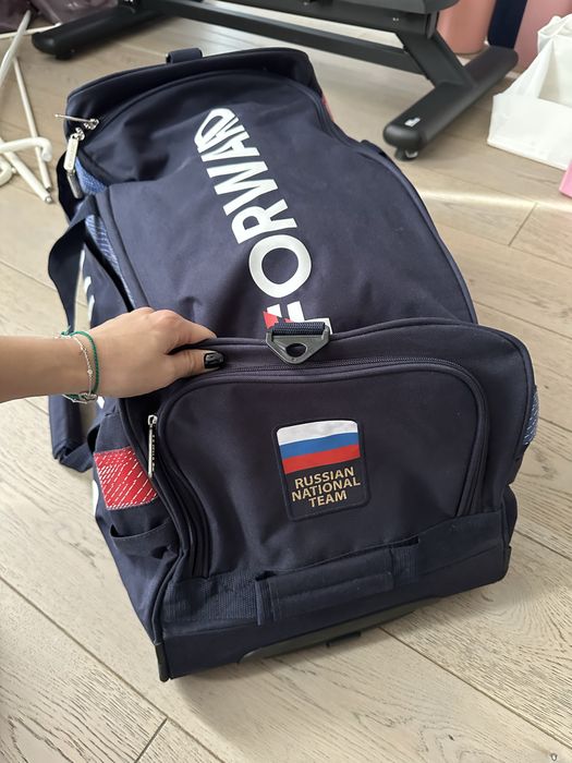 Спортивная куртка и сумка forward.