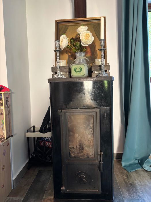 Soba / Șemineu pe lemne HTT Korpi Eco, din fontă și oțel, 6.5 kW – Stare bună