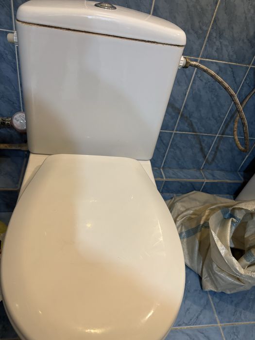 Унитаз. Ванна. Раковина сатылады.