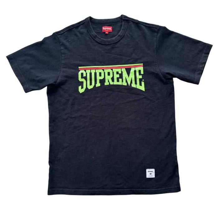 Supreme тениски.