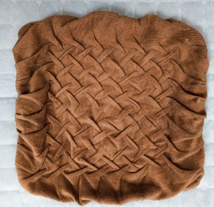 Чехол на диванную подушки р45*45 б/у,покрывало 1,90*2,20 НОВОЕ,подушки