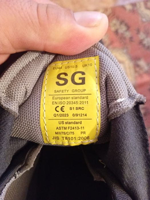 Спец обувь продам