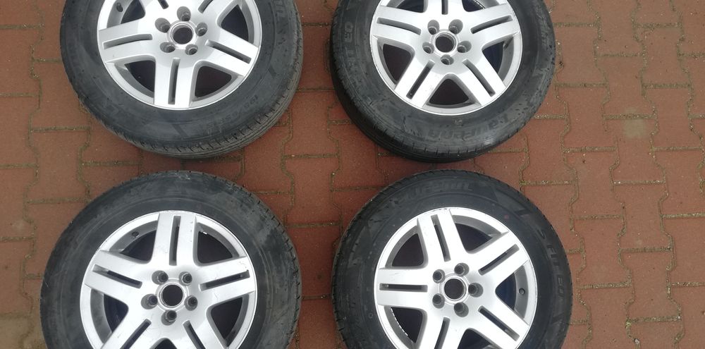 Vând set roți cu  jante de alaij R 15