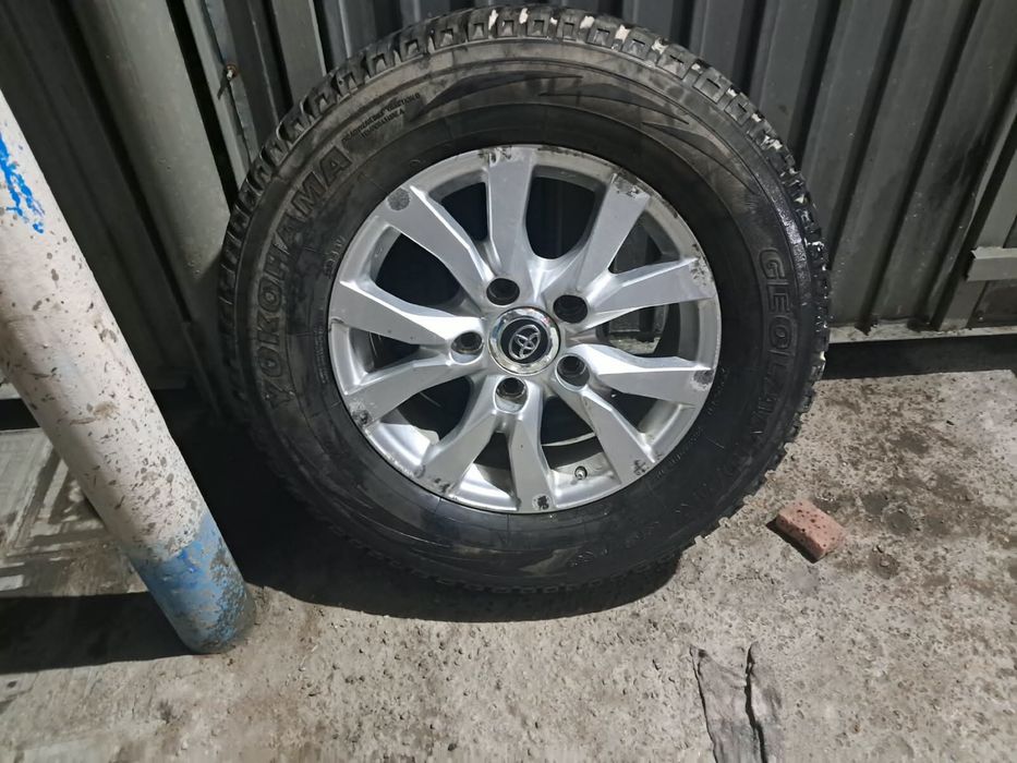 Запасное колесо Toyota Land Cruiser 200