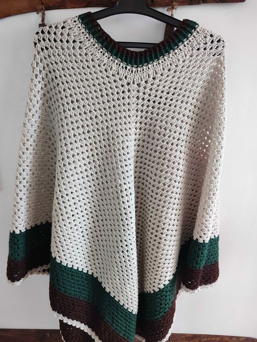 Vand poncho unicat handmade confectionat din acryl