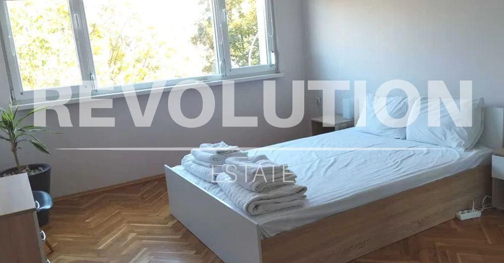 Дава се под наем Тристаен апартамент в Варна, Център - 86 кв.м за 698.19 € - Снимка #3